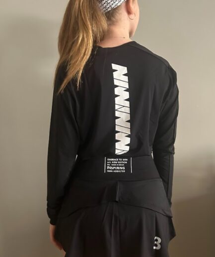 Camiseta Feminina Manga Longa Preta Embrace to Win