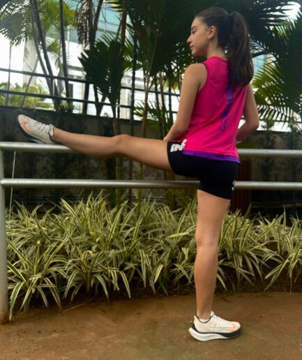 Camiseta Feminina Regata Rosa c/ Borda Roxa